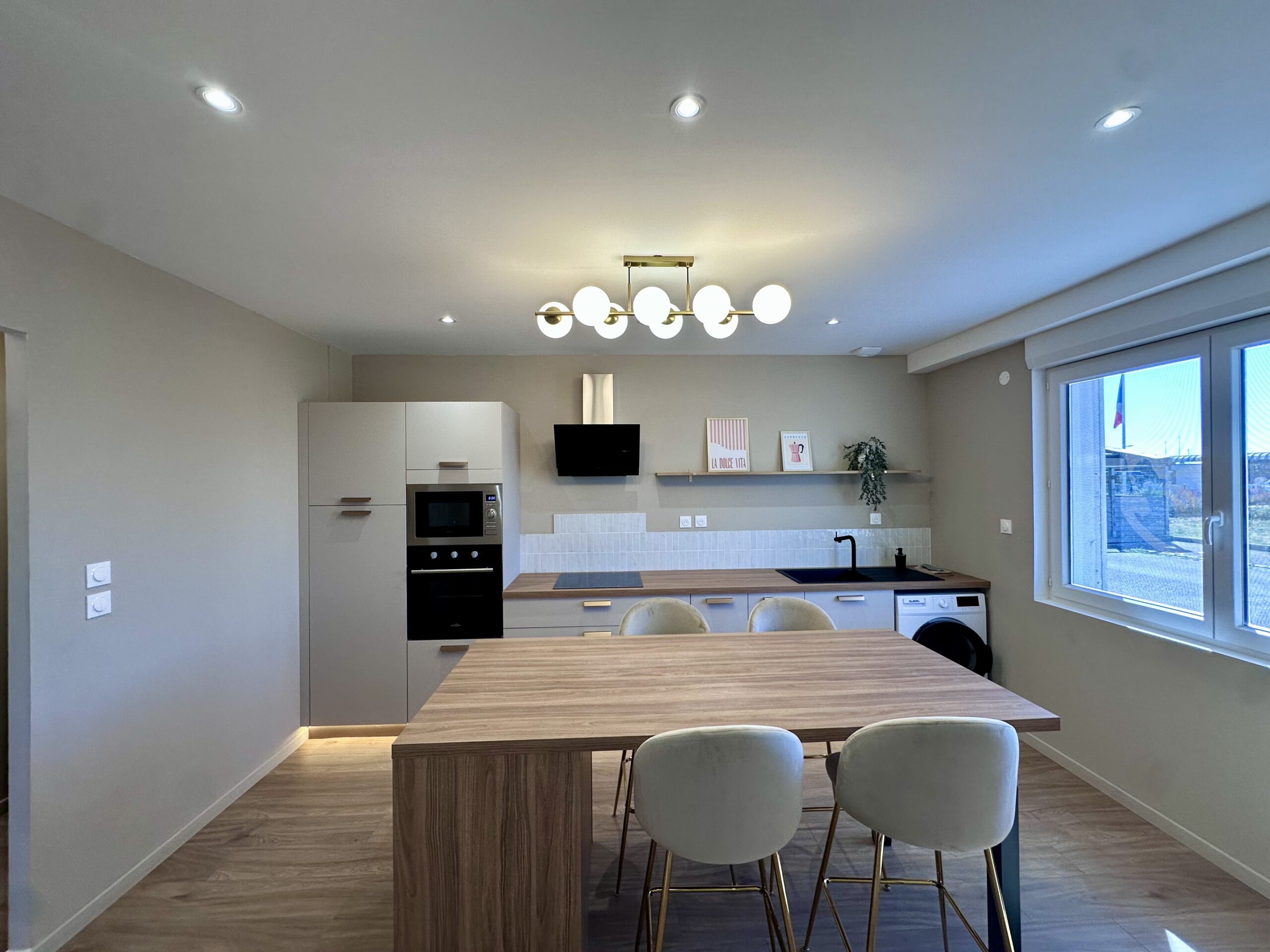 A propos de nous 3 Cuisine moderne dans un appartement de luxe à louer à Calais - à propos location appartement luxe Calais