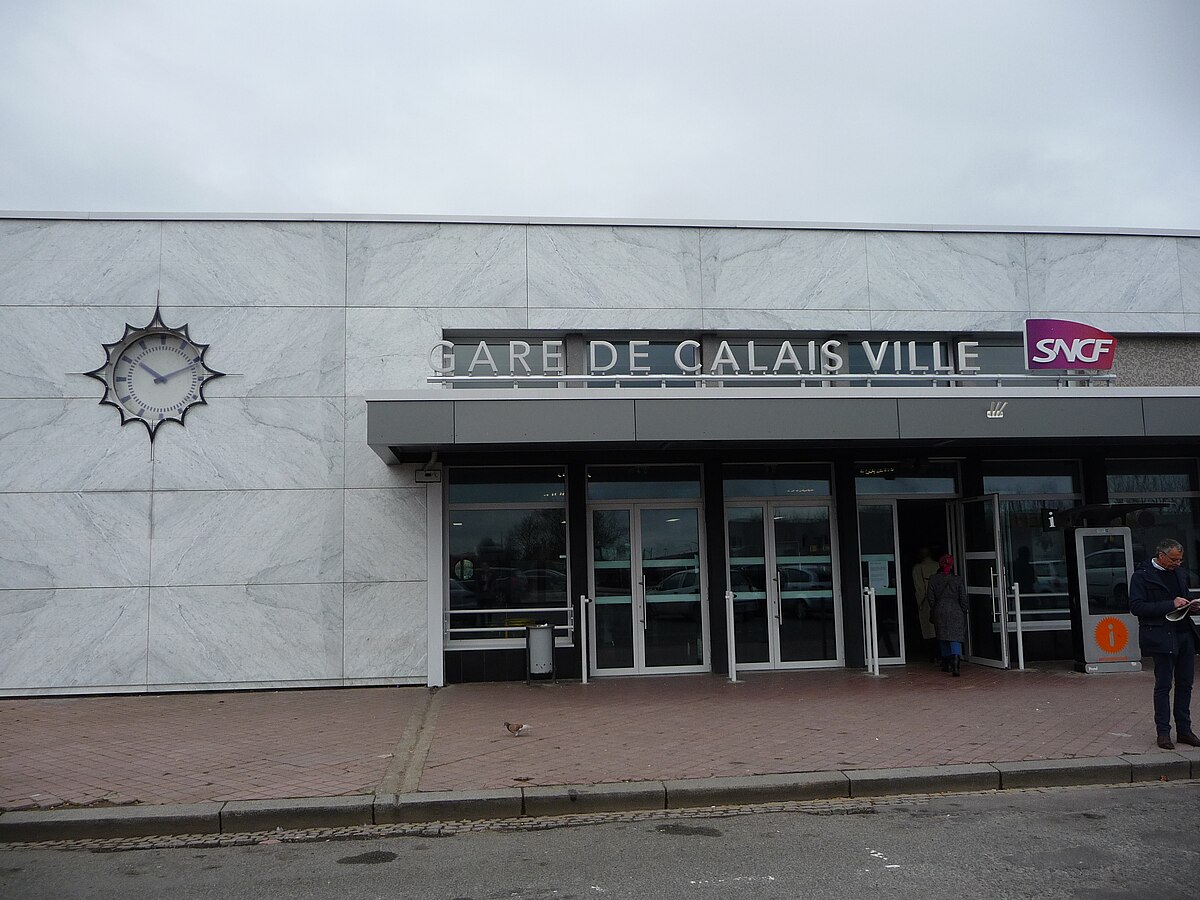 Quartier populaires sur calais 5 Entrée de la gare de Calais-Ville, idéal pour les séjours accessibles