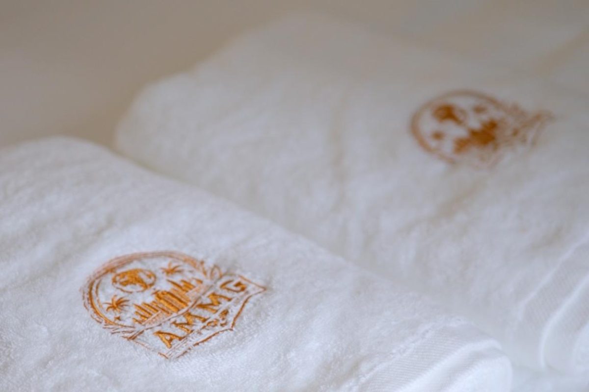 AMMG TOUR MARINA - Suite Impériale 13 serviette AMMG de la Marina de Calais.