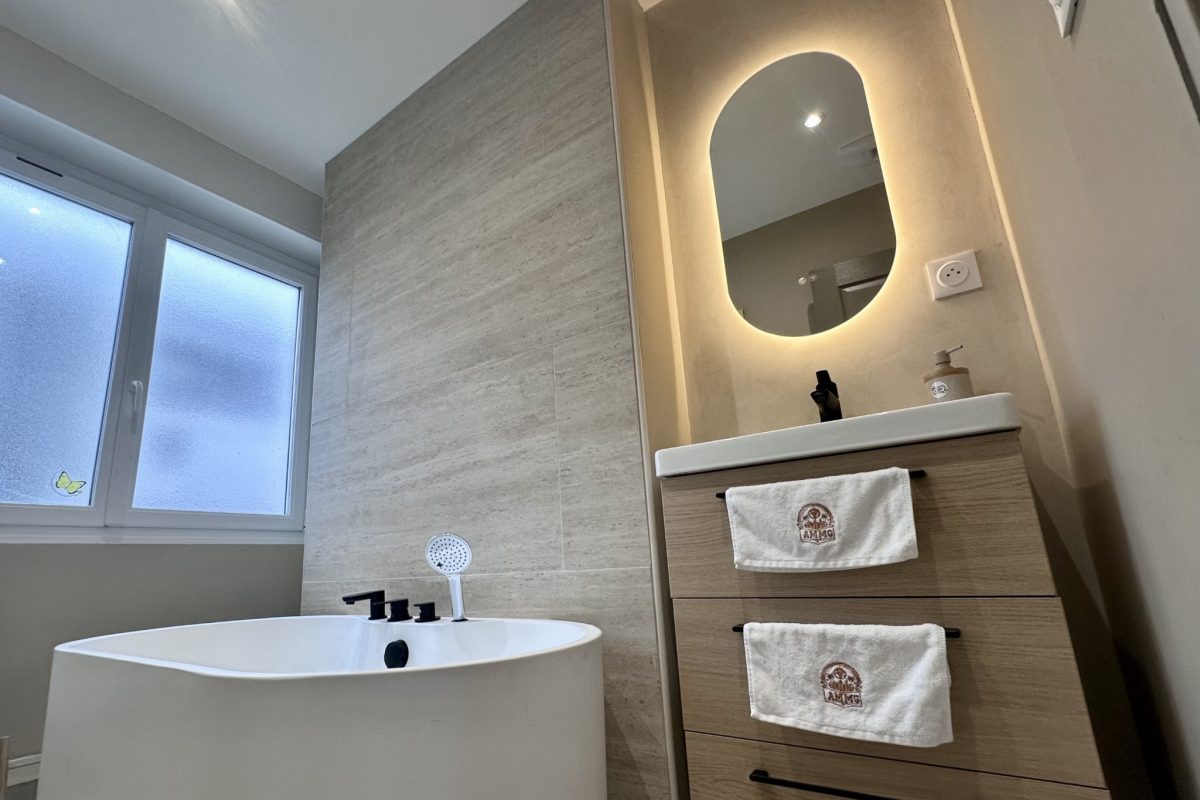 AMMG TOUR MARINA - Suite Majestic 9 salle-bain-lumineuse-suite-majestic