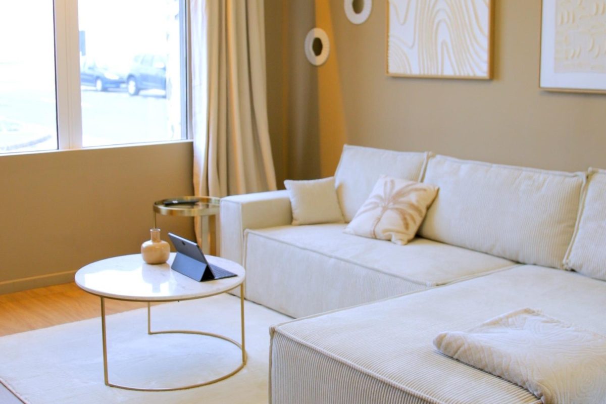 AMMG TOUR MARINA - Suite Infinity 7 salon-haut-de-gamme-vue-rue-calais