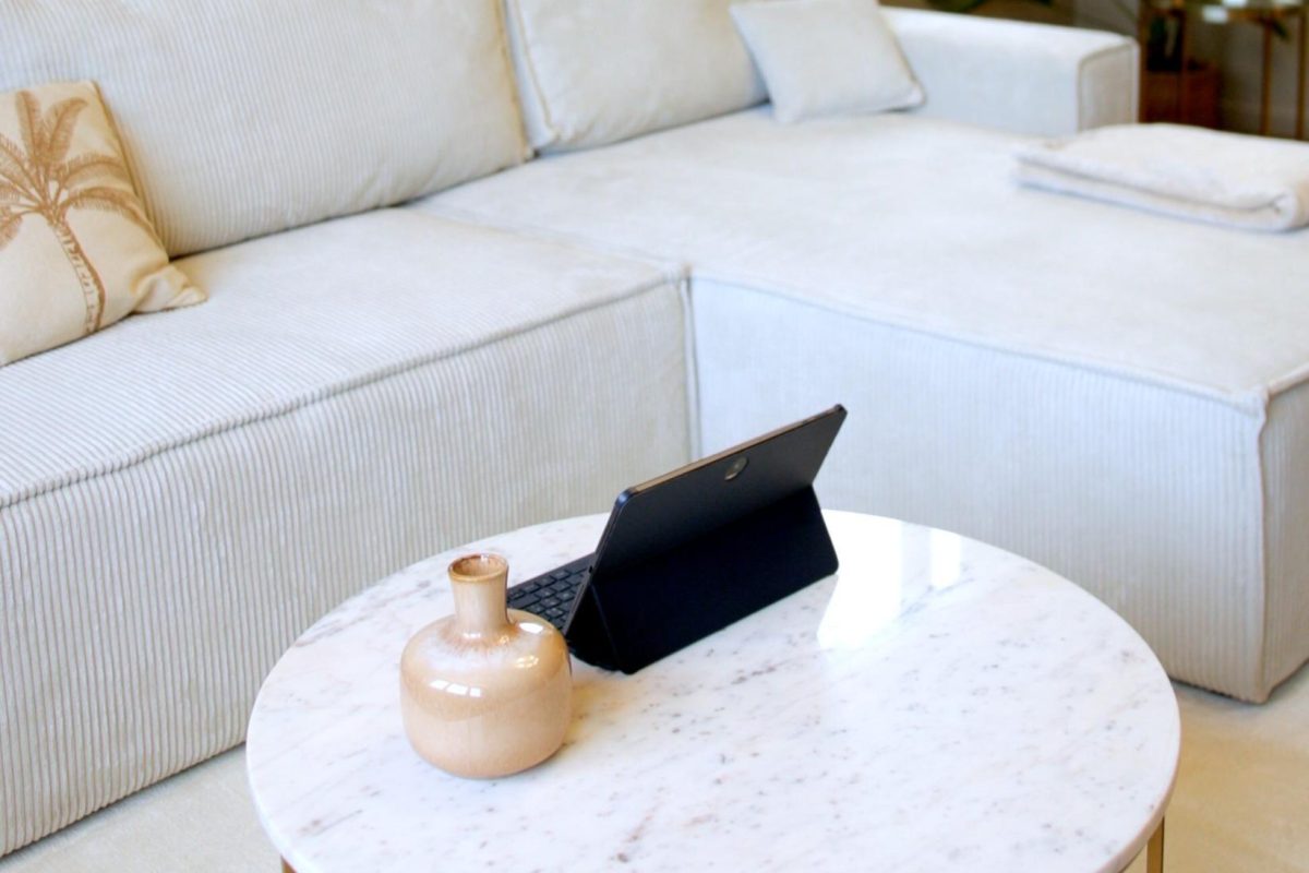 AMMG TOUR MARINA - Suite Infinity 8 salon-lumineux-canape-angle-courte-duree-calais