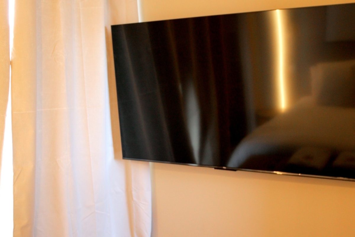 AMMG TOUR MARINA - Suite Majestic 5 television-grand-ecran-chambre-vue-port-calais