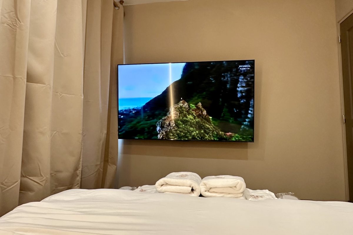 AMMG TOUR MARINA - Suite Majestic 4 television-murale-detente-chambre-hote-calais