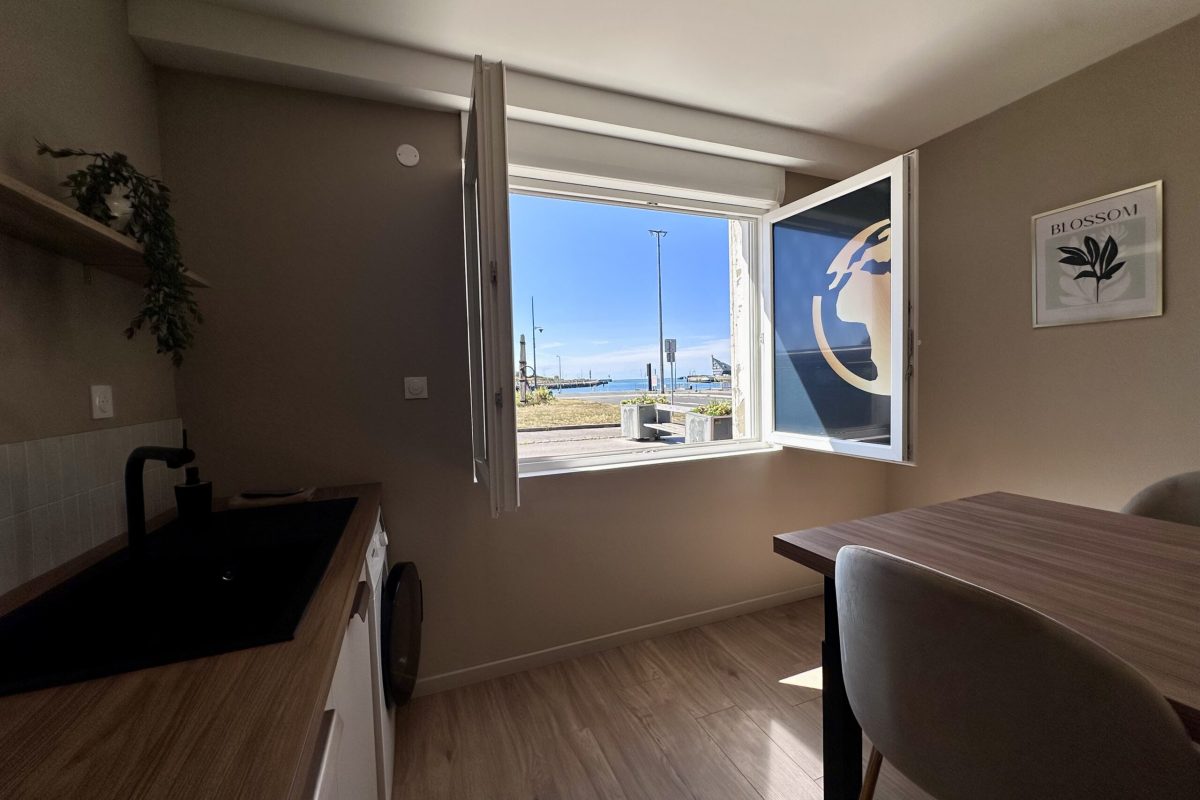 AMMG TOUR MARINA - Suite Majestic 20 vue-port-cuisine-appartement-calais
